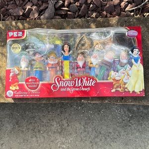 Snow White and Seven Dwarfs PEZ collectors series